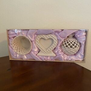 NIB Godinger Ivory Porcelain Vanity Set – 3pc Elegant Gift Set